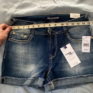 Wallflower The Luscious Curvy Fit Shorty Short Size 9
